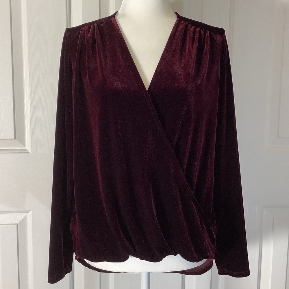 Gibson X Glam Mallory Burgundy Velvet Wrap Holiday Top, Size M